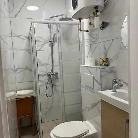 Apartment Neuf, Gare 2 Mins, 1 A 2 Personnes Dijon